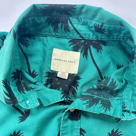 Men’s J. Crew Short Sleeved Shirt
Size Large​ - Picture 5 of 6